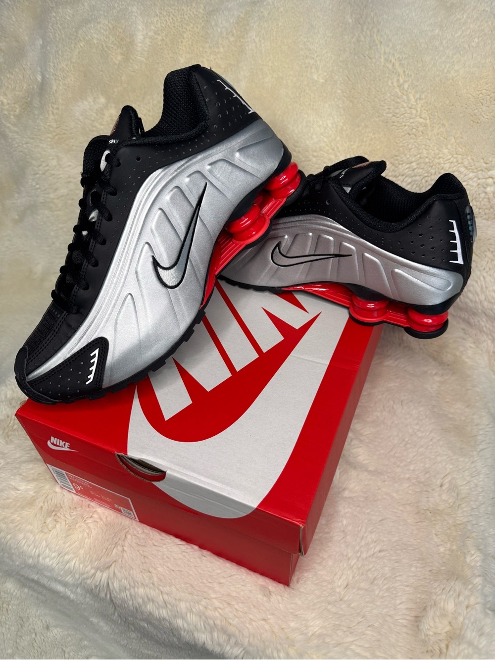 New in Box 👟Nike Shox Size 9.5 Women